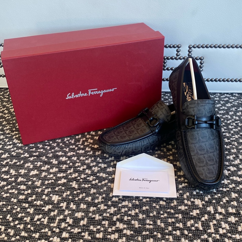 Salvatore Ferragamo Parigi 19 Drivers (NWT)